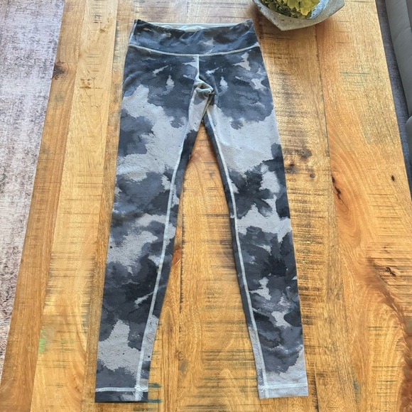 Lululemon Wunder Under Floral Platoon Silver Spoon Gray Leggings Size 6 - Picture 4 of 13